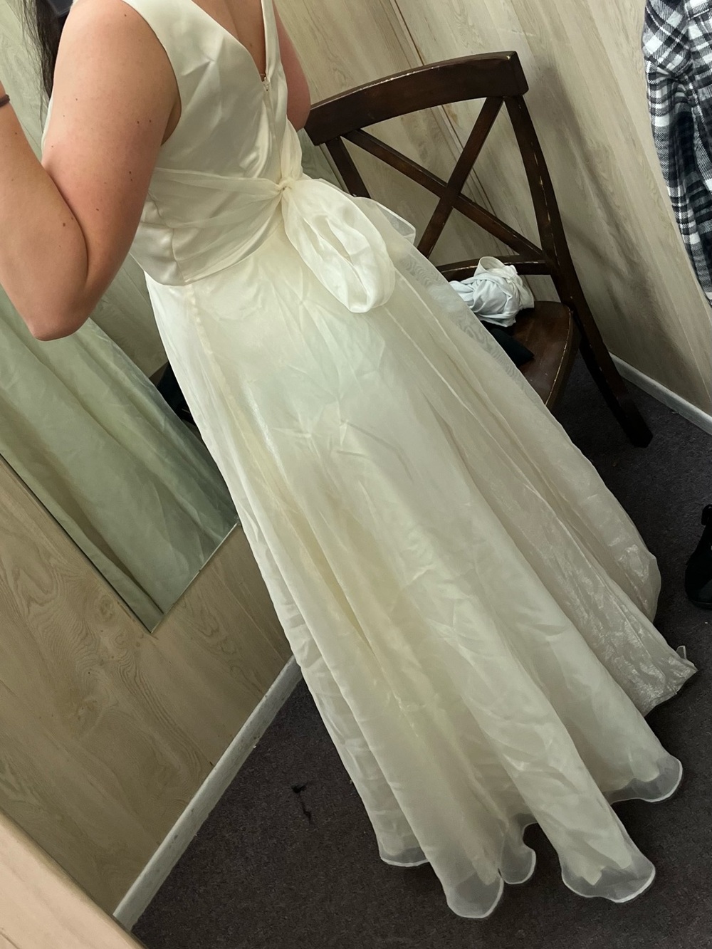 Elegant Ivory A-Line Wedding Gown with Waist Bow